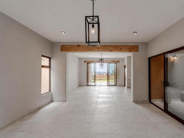 CASA EL CAPRICHO | AVAILABLE