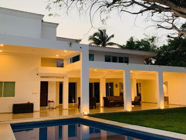 Casa el Estero junto al r?o con alberca
