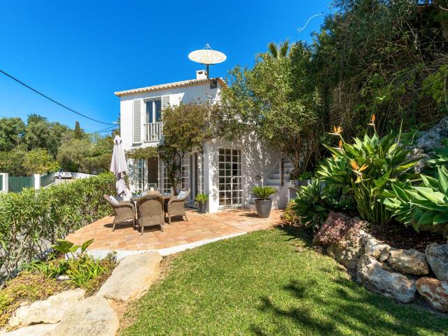 Casa elegante de 2 quartos com piscina, perto de Guia 109m² Guia