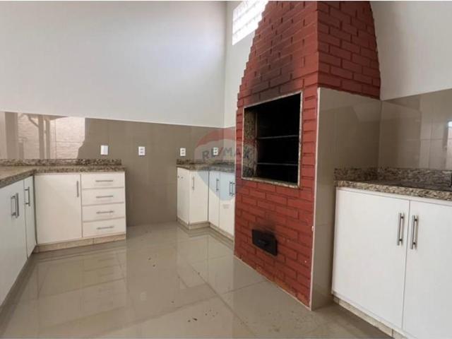 Casa Elegante e Confortável em Localização Privilegiada