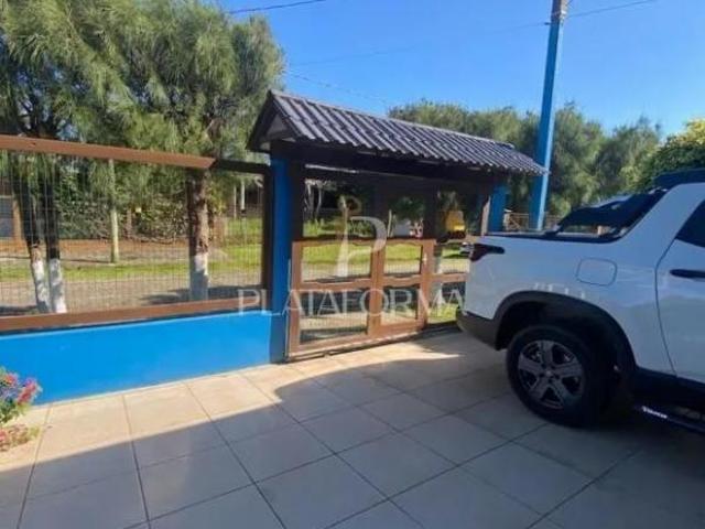 Casa Elevada de 3 Dormitórios 1 Suíte com Pátio Amplo a 500m do Mar – Jardim Atlântico