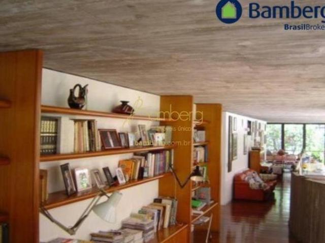 CASA ELEVADA NO BOLSÃO DE INTERLAGOS 4.369 metros de terreno