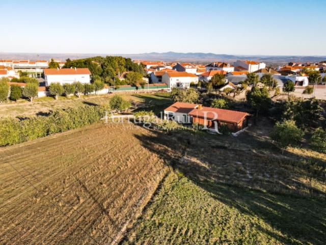 Casa em madeira pronta a habitar com anexo