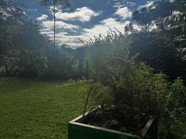 Casa em meio a natura, com 4 Quartos e Conforto em Pirabeiraba