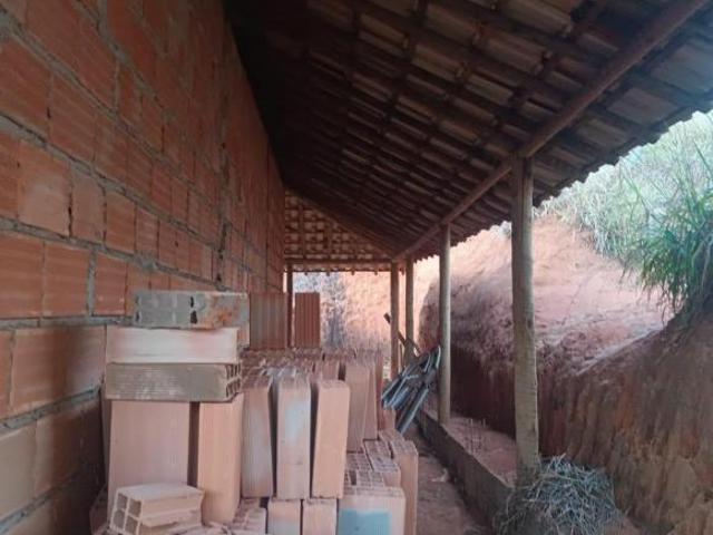 Casa em Moeda, bairro Pedra Vermelha