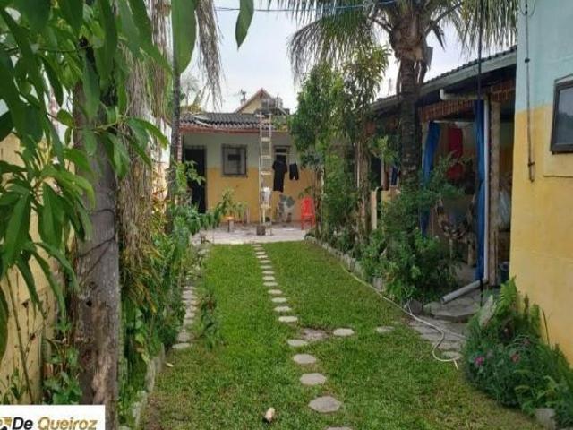CASA EM MONGAGUÁ, BAIRRO ITAGUAÍ, LADO MORRO, ISOLADA, MURADA, RUA CALÇADA, 2 DORMITÓRIOS, SALA