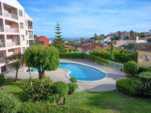 Casa em Monte Estoril com vista mar, jardim privado e garage. 153m² Cascais e Estoril