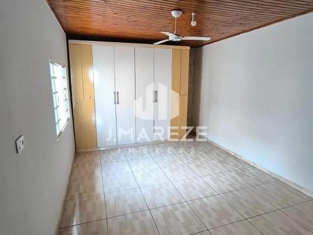 Casa em Núcleo Habitacional Parigot de Souza, Apucarana/PR de 181m² 3 quartos à venda por R$ 400.000