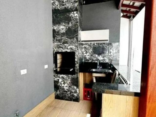 Casa em Novo Mundo Curitiba PR com 4 quartos 2 suítes 3 vagas de garagem e piscina