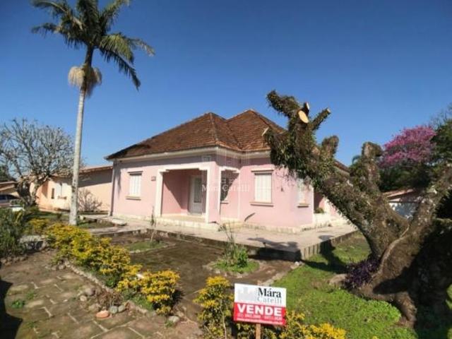 Casa em ótima localização em amplo terreno