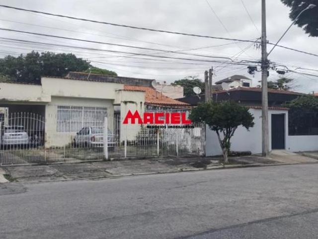 casa em ótima localização,precisa de reforma