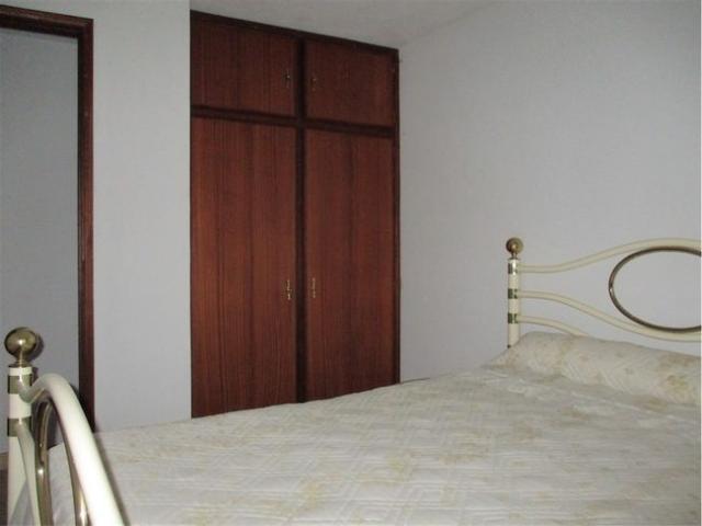 Casa em ótimo estado de conservação, pronta a habitar com 3 quartos, lareira, todas as facilidades estão lá. Localizada numa aldeia com comércio e serviços. A 20 km de uma cidade