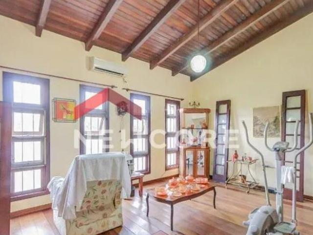 Casa em Avenida Guarujá Guarujá Porto Alegre/RS