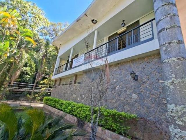 Casa em Águas de Lindóia com Terreno de 1.097 m² Próxima ao Balneário