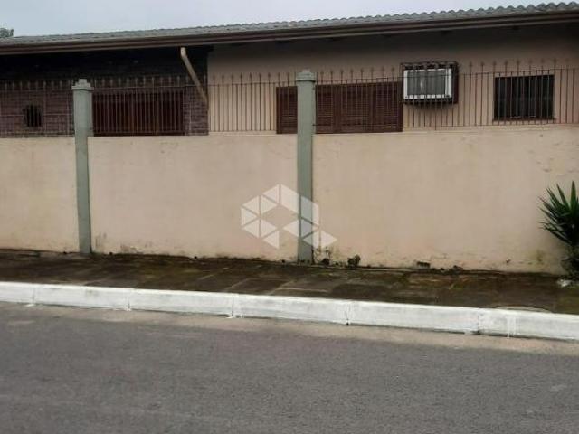 Casa em Alvorada com 3 dormitórios e 5 Vagas