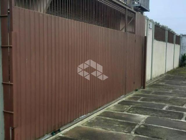 Casa em Alvorada com 3 dormitórios e 5 Vagas