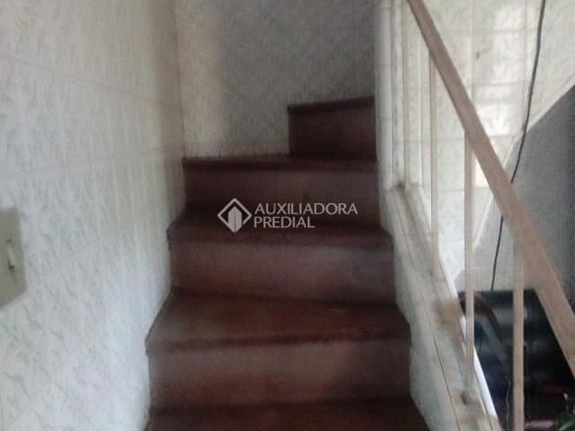 Casa em Alvenaria estilo casarão 4 dormitórios, 2 banheiros, 2 vagas! Teresópolis