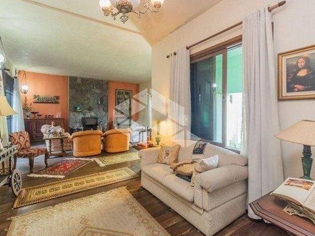 CASA EM AMPLO TERRENO
