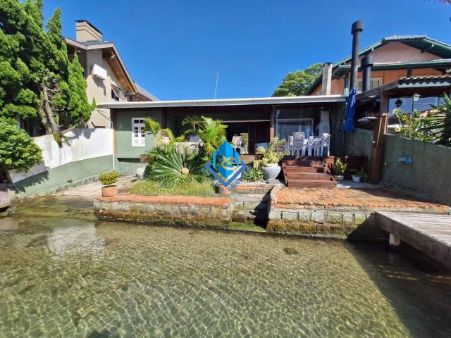 Casa em Barra da Lagoa, Florianópolis/SC de 150m² 2 quartos à venda por R$ 3.179.900,00