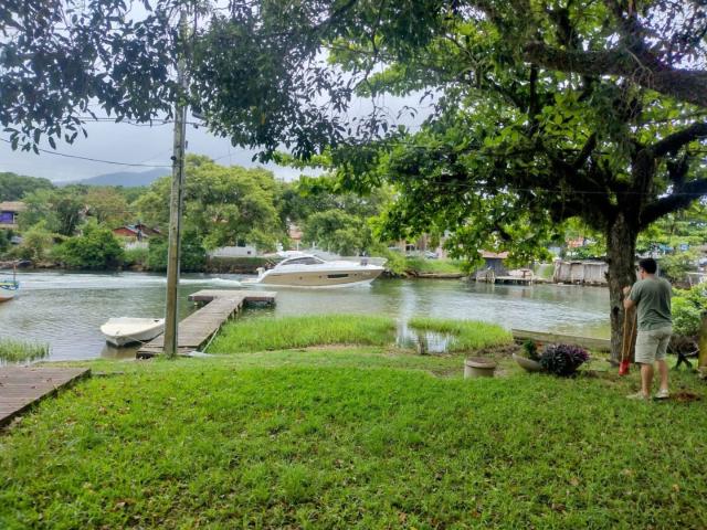 Casa em Barra da Lagoa, Florianópolis/SC de 370m² 8 quartos à venda por R$ 2.899.000,00