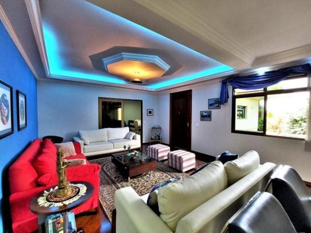 Casa em Bosque do Vianna, Cotia/SP de 956m² 4 quartos à venda por R$ 2.990.000,00