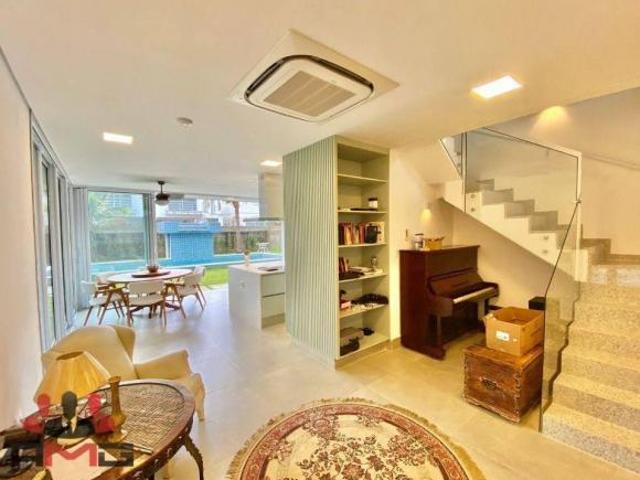 Casa em Bouganville, Bertioga/SP de 267m² 4 quartos à venda por R$ 3.000.000,00