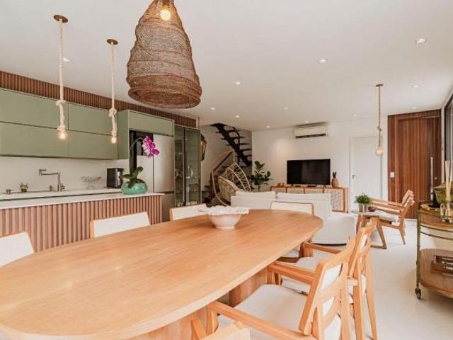 Casa Em Curitiba 4 Quartos 5 Banheiros 4 Vagas