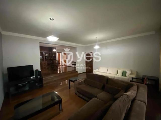 Casa em Centro, Araxá/MG de 250m² 4 quartos à venda por R$ 1.099.600,00