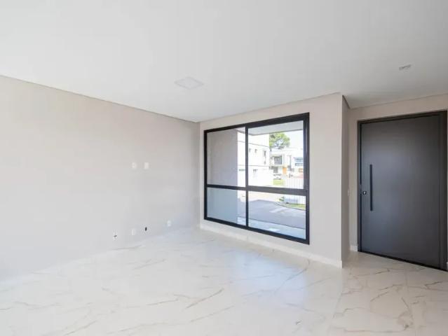 Casa em condomínio com 03 suítes e terraço no bairro Pinheirinho