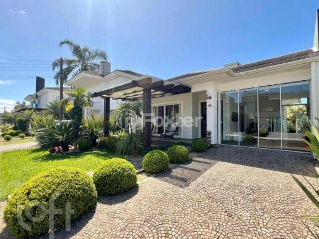 Casa em Condomínio, 3 dormitórios, 152 m², em Zona Nova