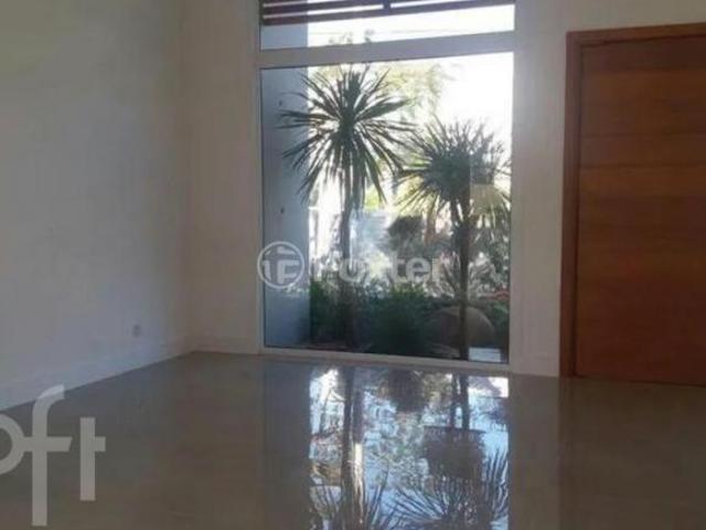 Casa em Condomínio, 3 dormitórios, 180 m², em Zona Nova