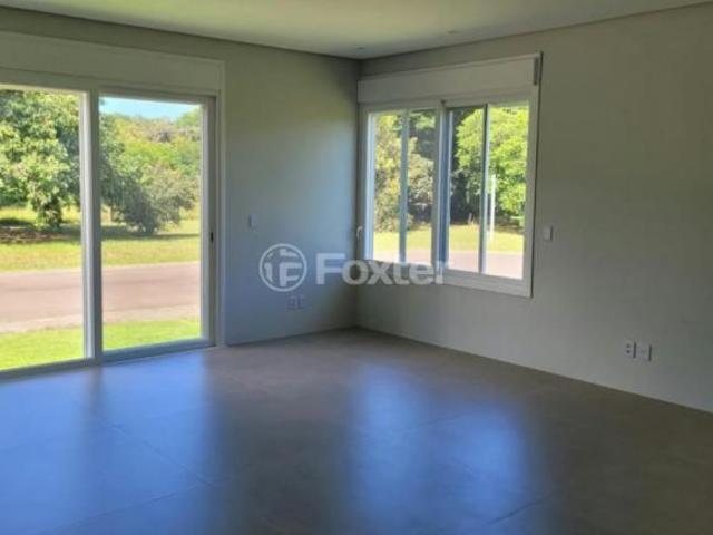 Casa em Condomínio, 3 dormitórios, 200 m², em Centro
