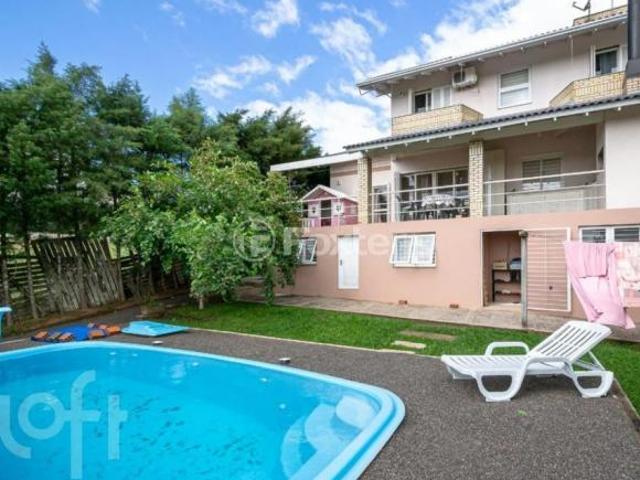 Casa em Condomínio, 3 dormitórios, 300 m², em Lomba Grande