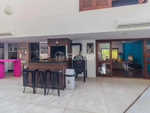Casa em Condomínio, 3 dormitórios, 342.2 m², em Santa Tereza