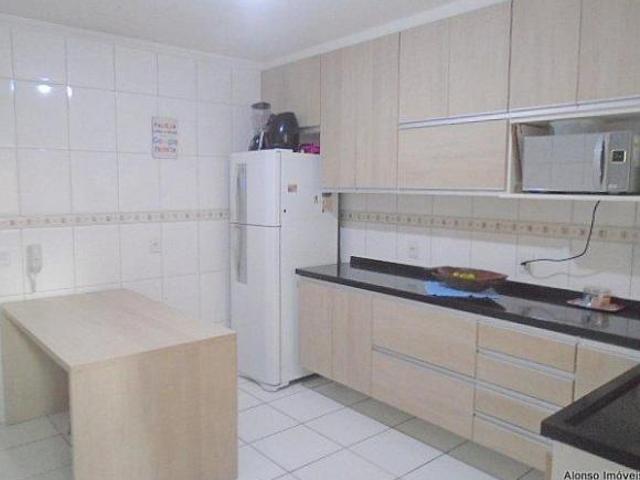 Casa em condomínio 3 dormitórios e suíte!
