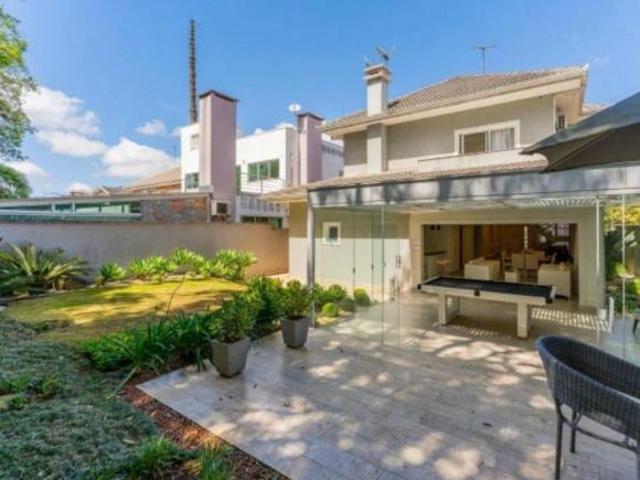 Casa em condominio, 3 quartos e uma suite 4 vagas garagem. area gourmet aberta