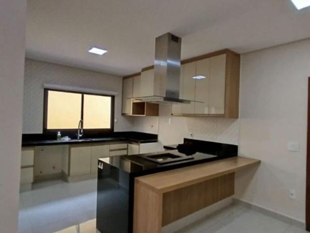 Casa Em Condomínio
