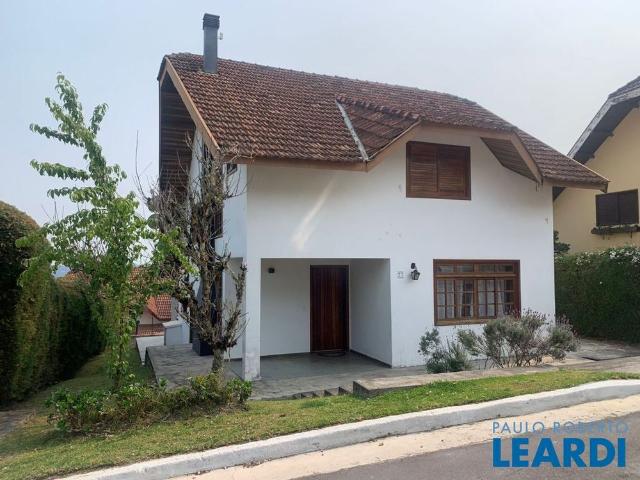 Casa Em Condomínio