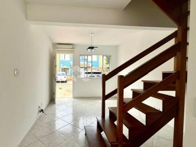 Casa em condomínio, 2 dormitórios, uma vaga, 69m² no bairro Humaitá