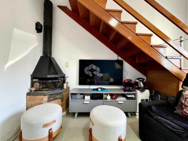 Casa em condomínio, 2 dormitórios, churrasqueira, lareira e 1 vaga de garagem, n