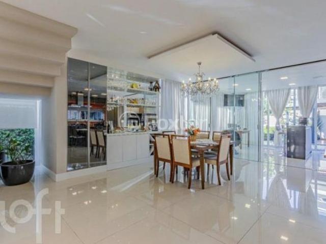 Casa em Condomínio, 4 dormitórios, 305 m², em Distrito Industrial