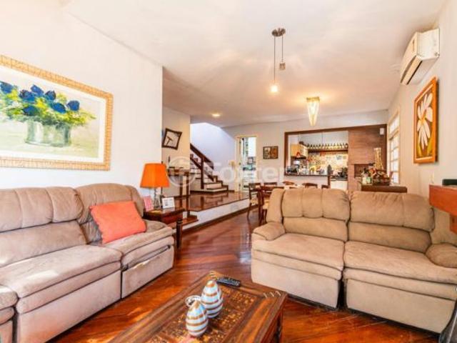 Casa em Condomínio, 4 dormitórios, 318.57 m², em Pedra Redonda