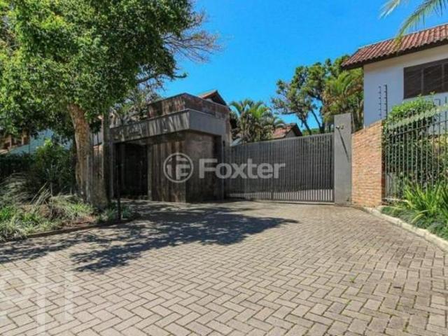Casa em Condomínio, 4 dormitórios, 319 m², em Pedra Redonda