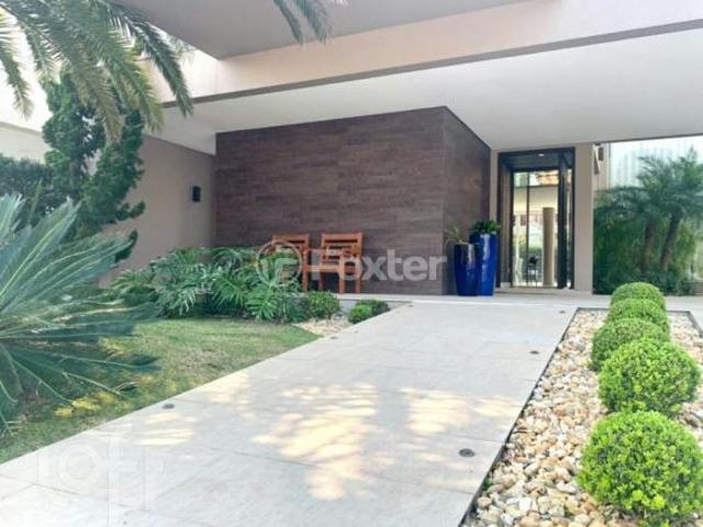 Casa em Condomínio, 4 dormitórios, 360.99 m², em Centro