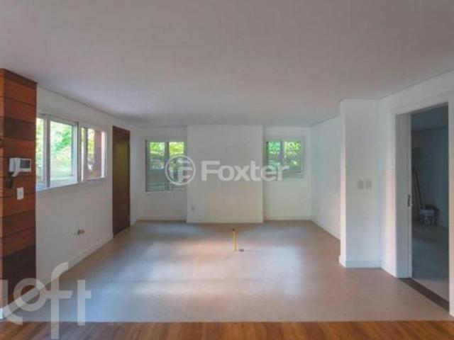 Casa em Condomínio, 4 dormitórios, 385.65 m², em Centro