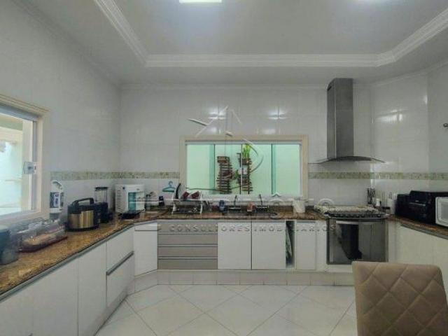 CASA EM CONDOMINIO 4 QUARTOS SENDO 1 SUITE E 1 SUITE COM HIDROMASSAGEM