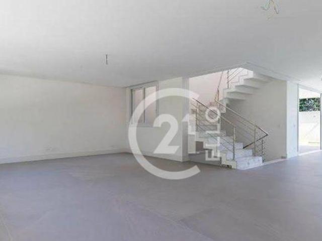 Casa em condomínio, 4 suítes, 420 m² Alto da Boa Vista