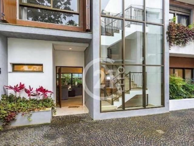 Casa em condomínio, 4 suítes, 690 m²