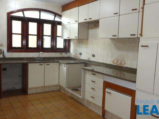 Casa Em Condomínio