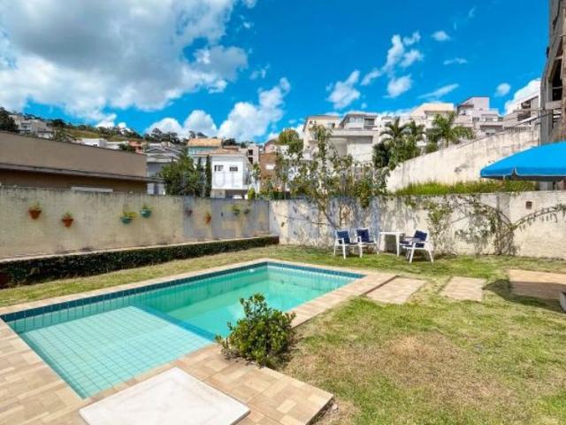 Casa Em Condomínio